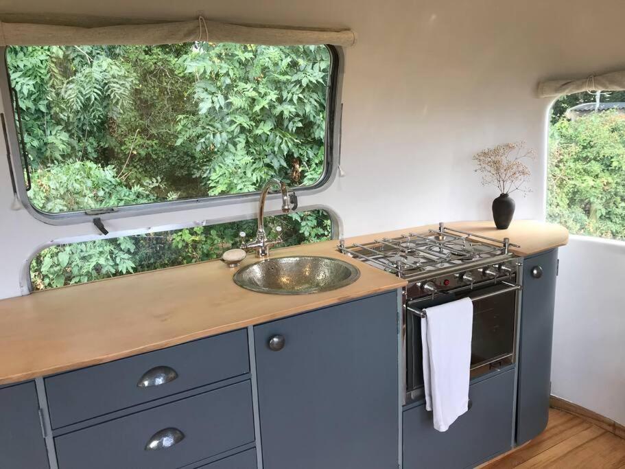 Airstream, Vintage American Caravan & Hottub Ashburton Ngoại thất bức ảnh