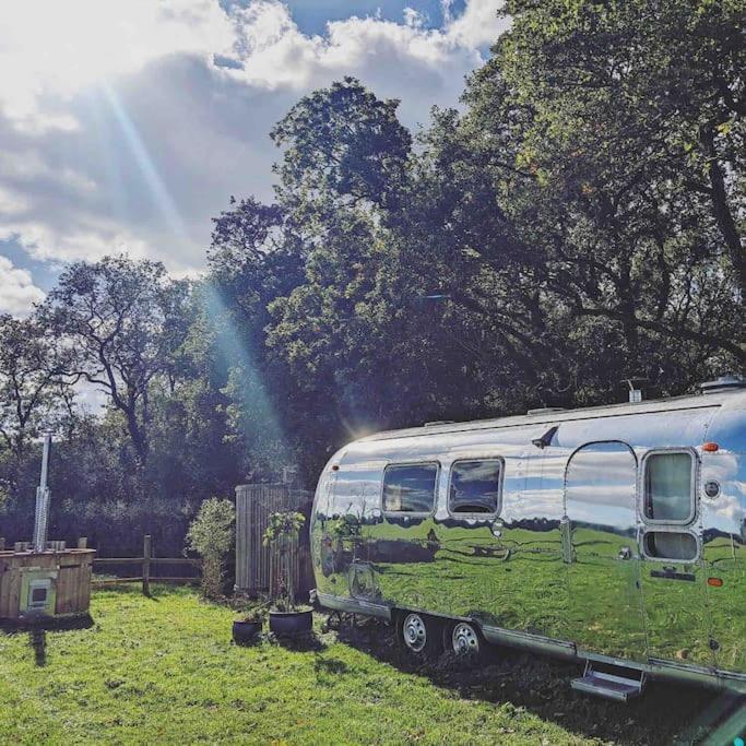 Airstream, Vintage American Caravan & Hottub Ashburton Ngoại thất bức ảnh