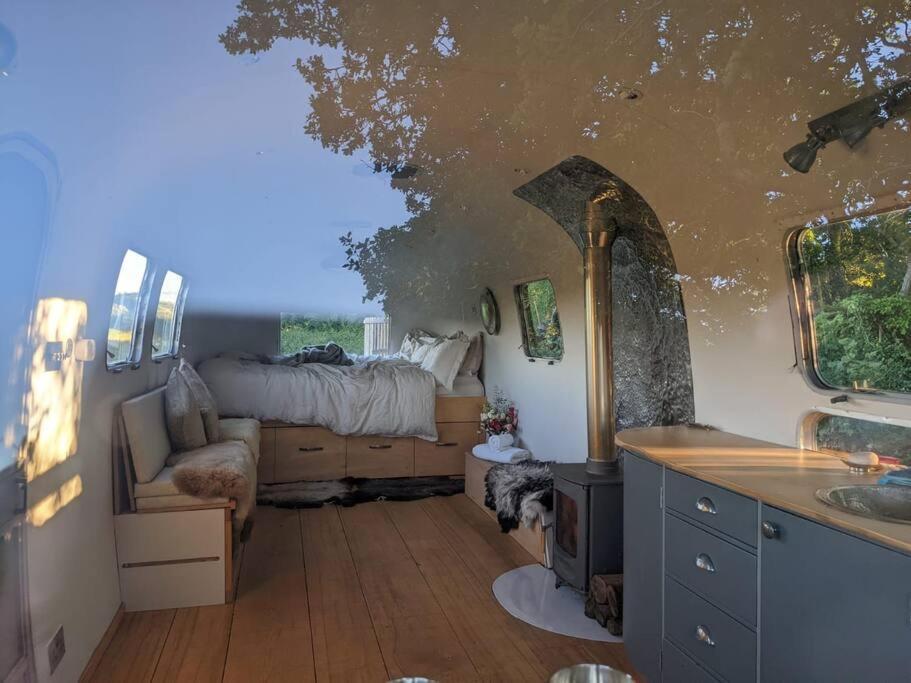 Airstream, Vintage American Caravan & Hottub Ashburton Ngoại thất bức ảnh