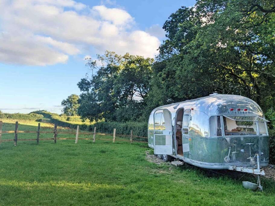 Airstream, Vintage American Caravan & Hottub Ashburton Ngoại thất bức ảnh
