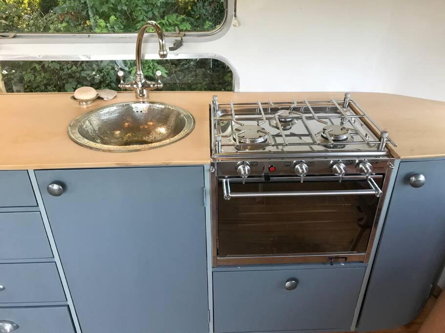 Airstream, Vintage American Caravan & Hottub Ashburton Ngoại thất bức ảnh