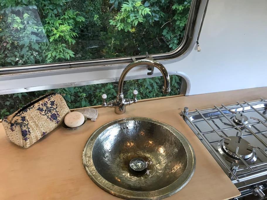 Airstream, Vintage American Caravan & Hottub Ashburton Ngoại thất bức ảnh