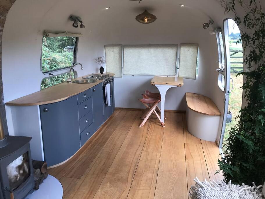 Airstream, Vintage American Caravan & Hottub Ashburton Ngoại thất bức ảnh